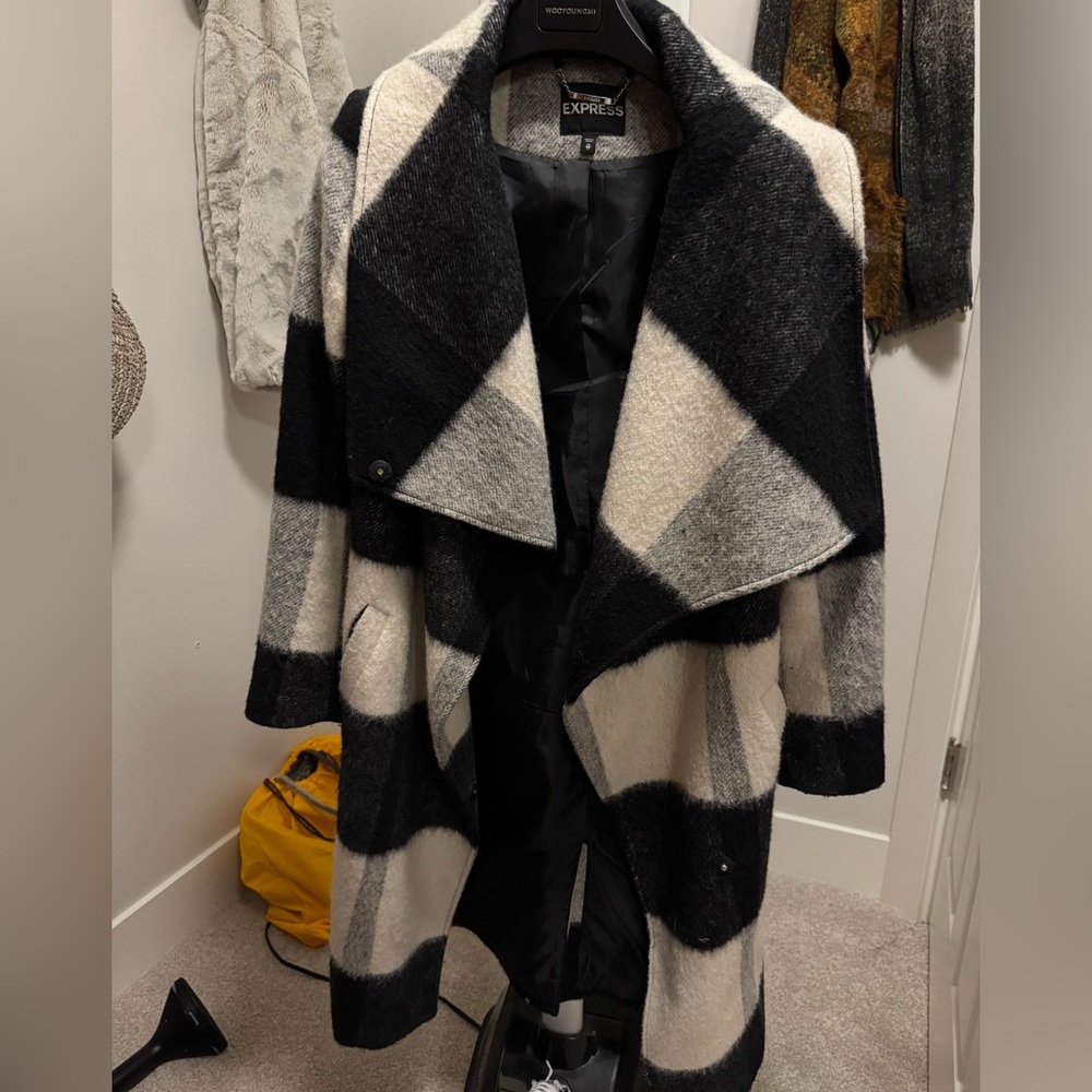 Express Monochrome Plaid Women's Cape Wool
